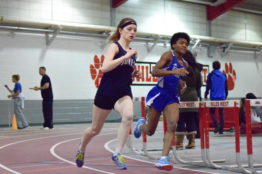 Thea Reaves competes in her first 400m as a varsity runner.