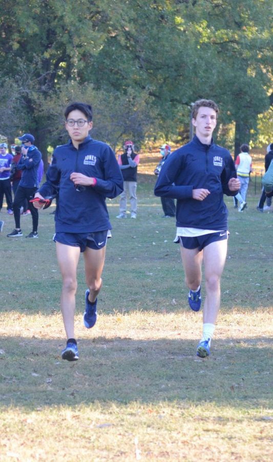 Aaron Hou 21 (Left) and Andy Niser 21 (Right) during Sectionals. Photo courtesy of Andy Niser 21