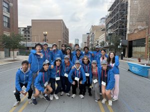 Jones volunteers posing bright and early at the Elite Fluids station at the Chicago Marathon. Credit: Picasso Russell
